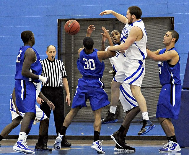 Falcons Drop Heartbreaker to Wesleyan 75-70