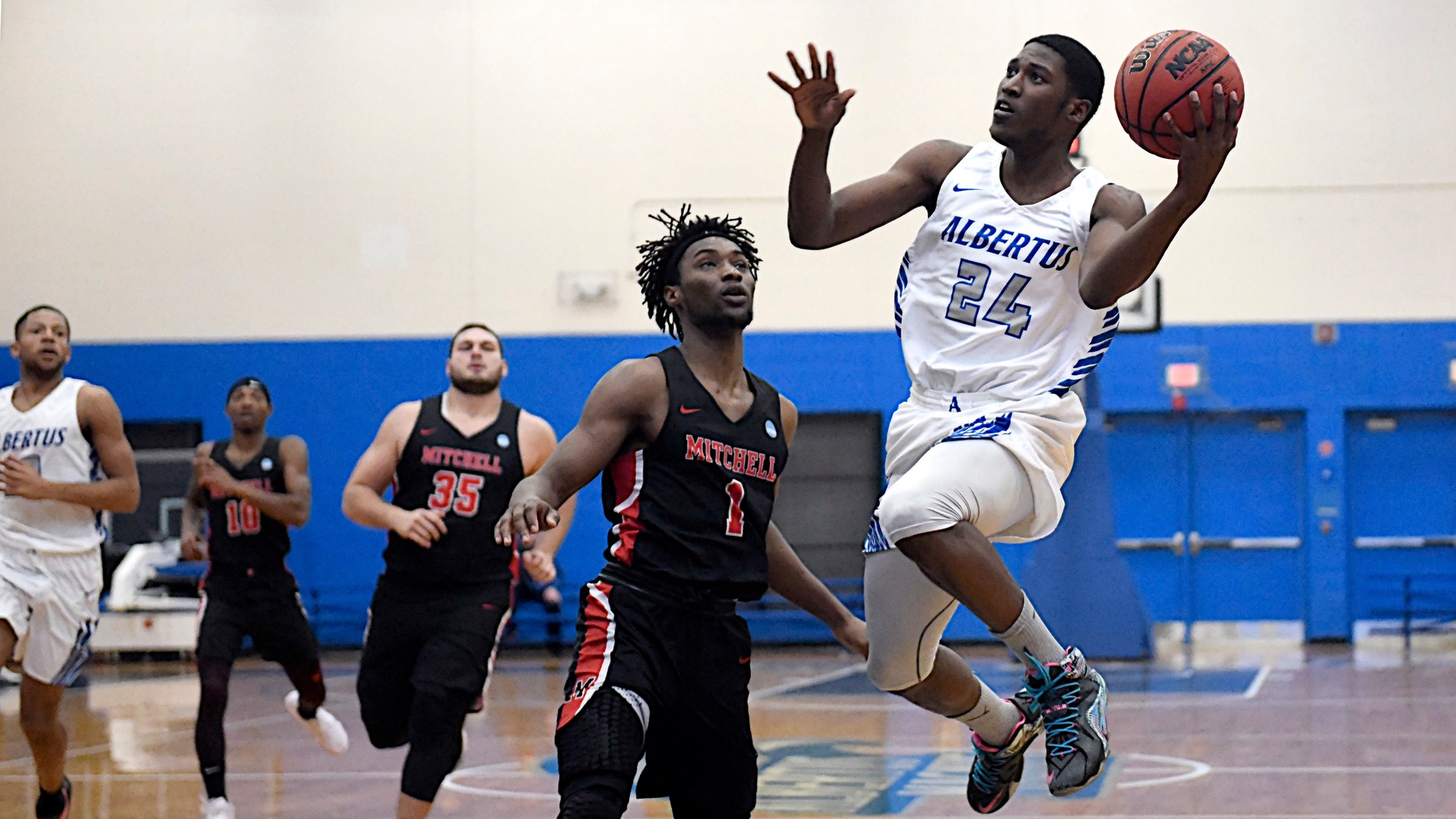 Photo by: Ron Waite/Photosportacular