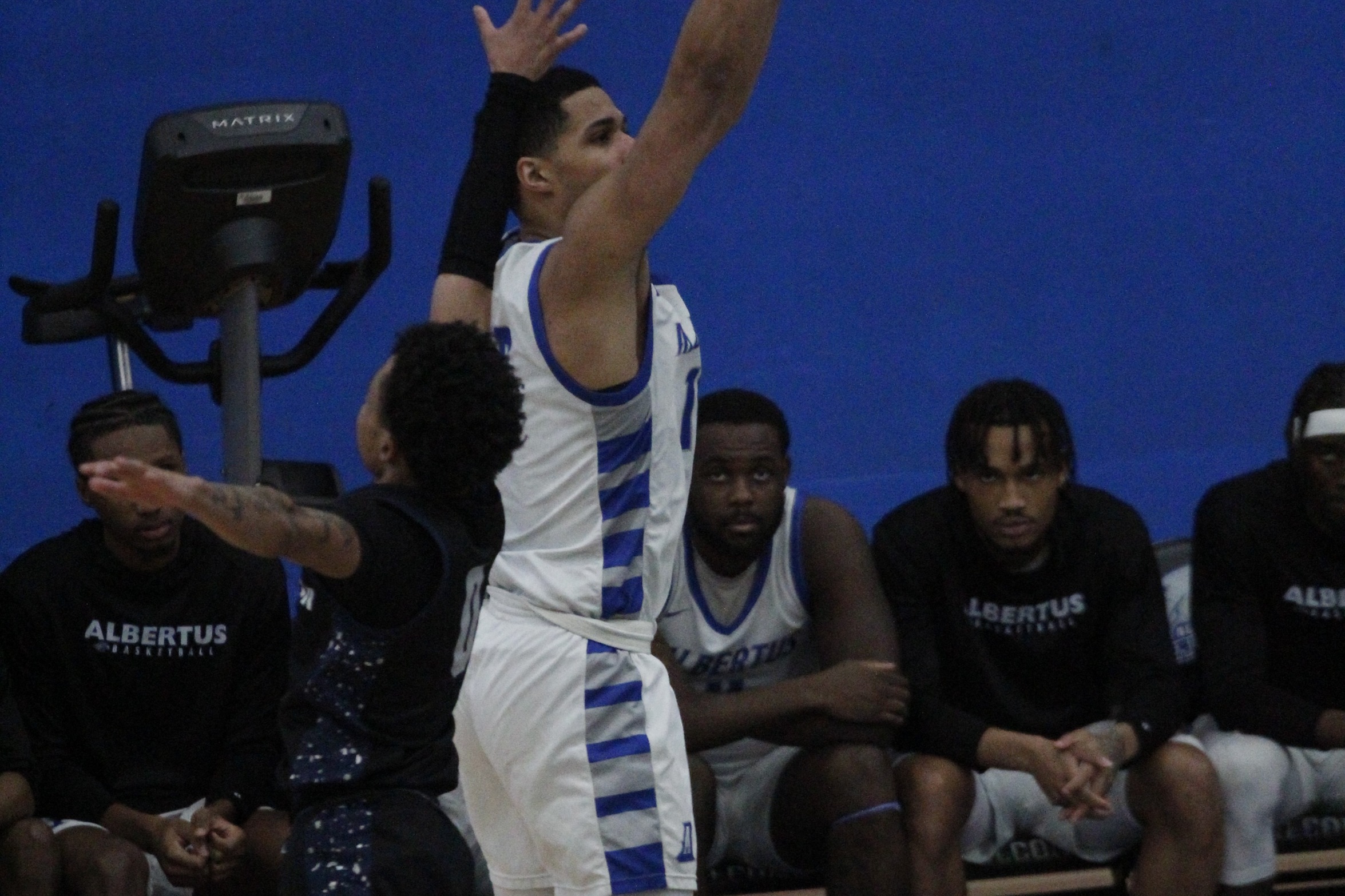 Bonilla's Hot Start Lifts Men's Basketball To Seventh Straight Win