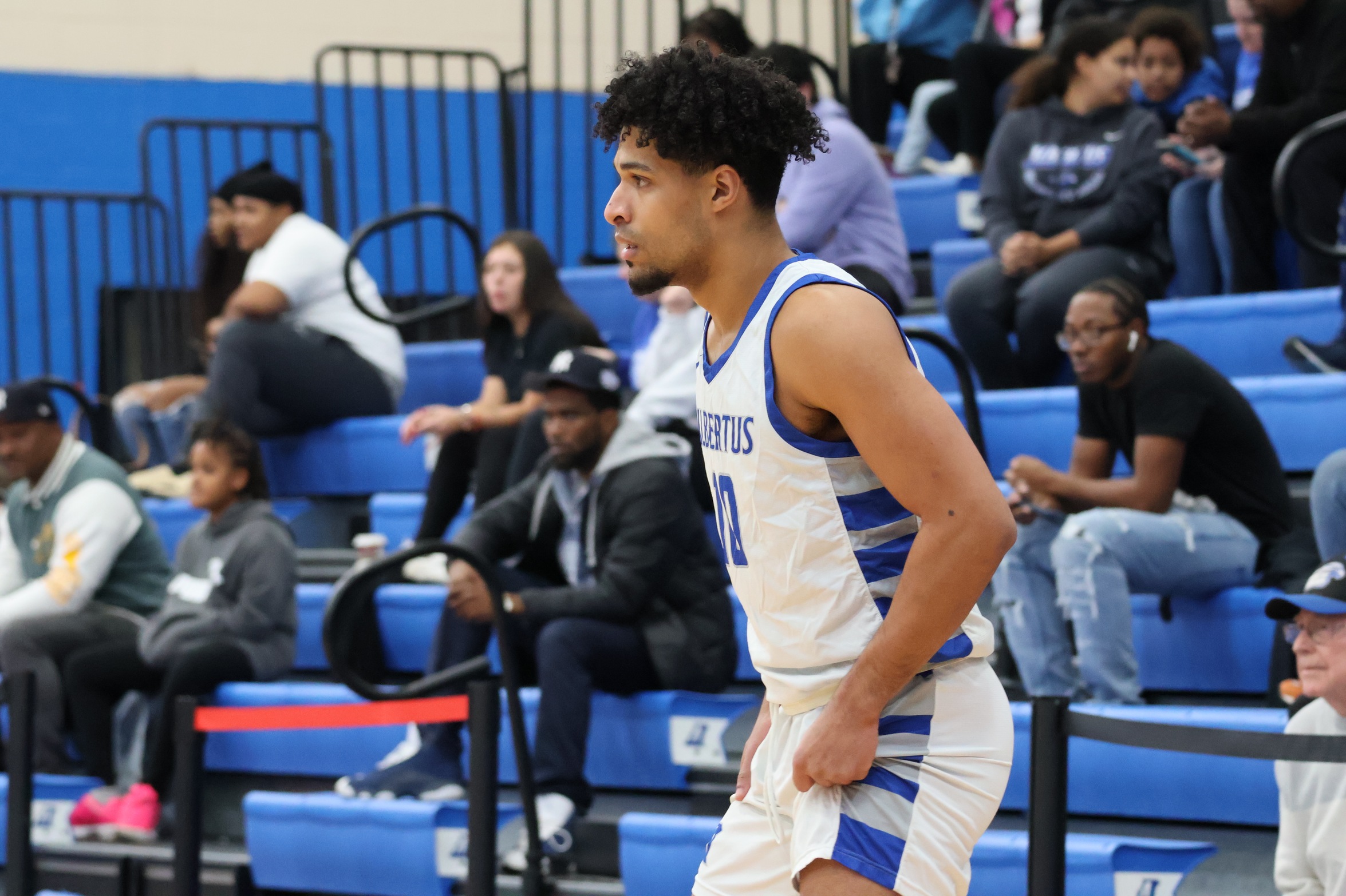 Bonilla's Heroics Lifts Men's Basketball To Win Over Amherst