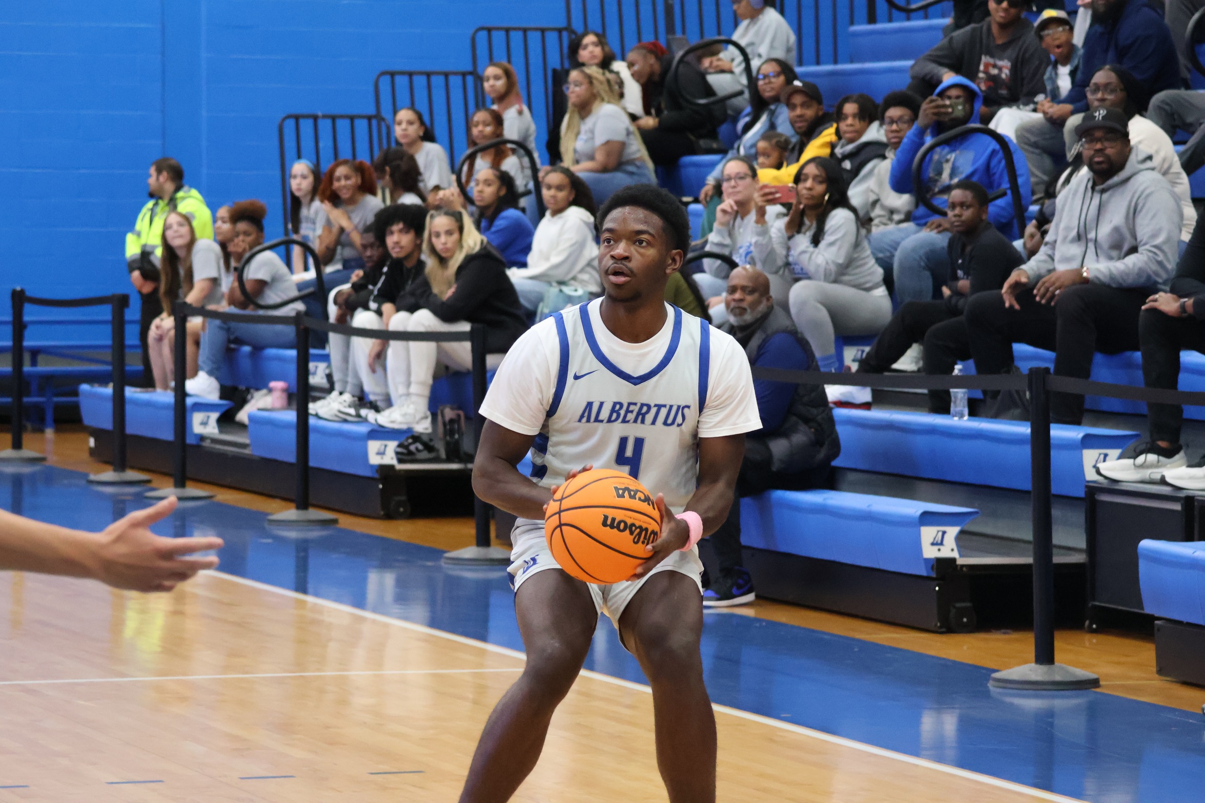 Ford, Jr. Scores 25 Points As Men's Basketball Falls To No. 10 Montclair State