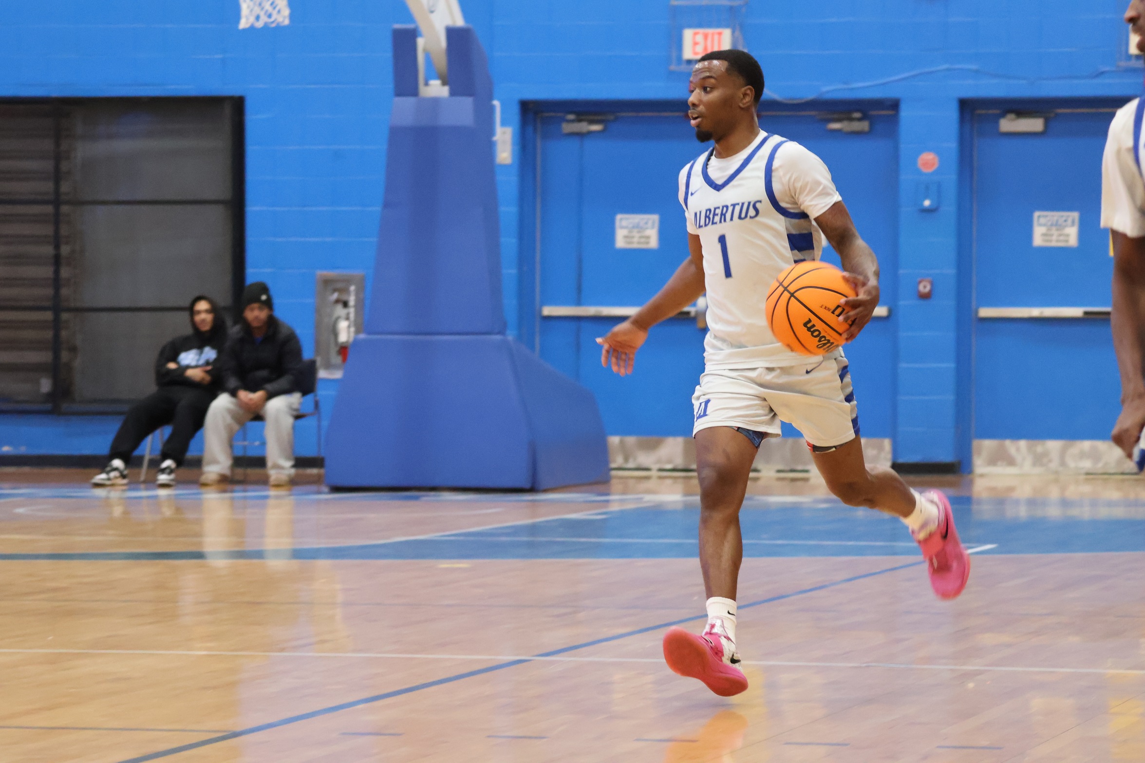 Daniels Scorches The Net As Men's Basketball Trounces Elms For Fourth Straight Win