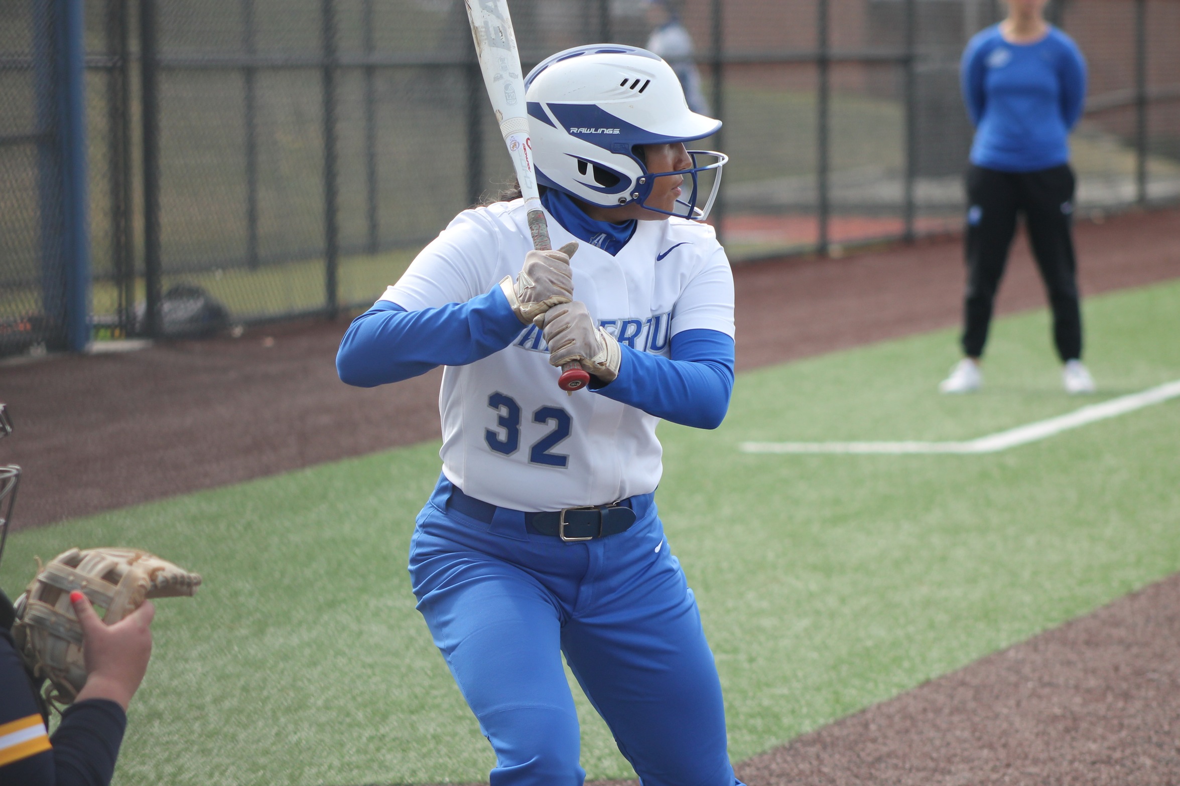 Softball Splits Conference Twinbill Against Rival USJ (CT)