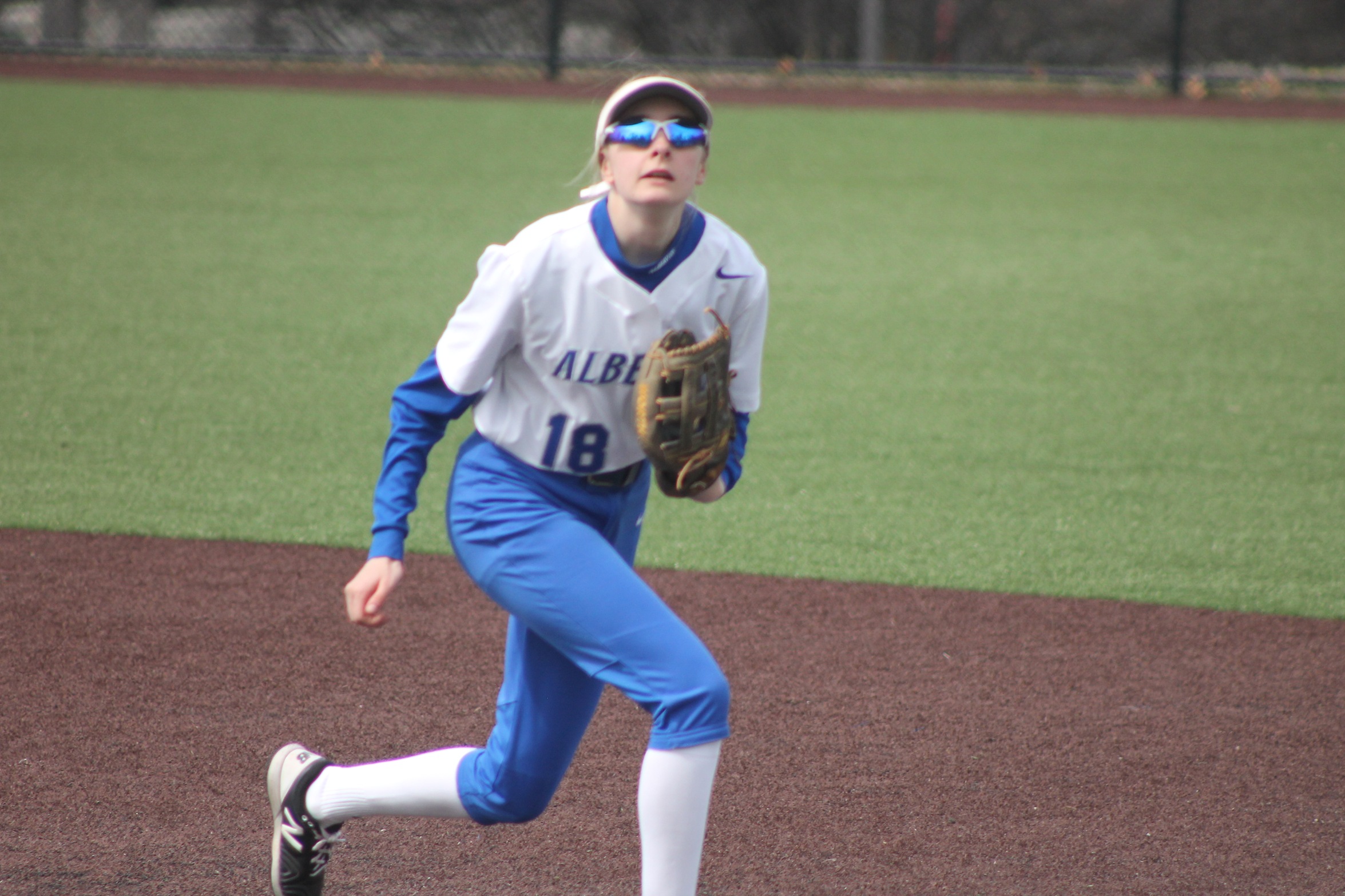 Savinelli Throws No-Hitter in Softball's Doubleheader Sweep of Elms