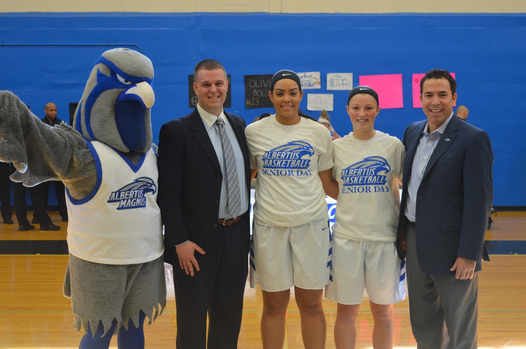 Women's Basketball Defeats Simmons on Senior Day
