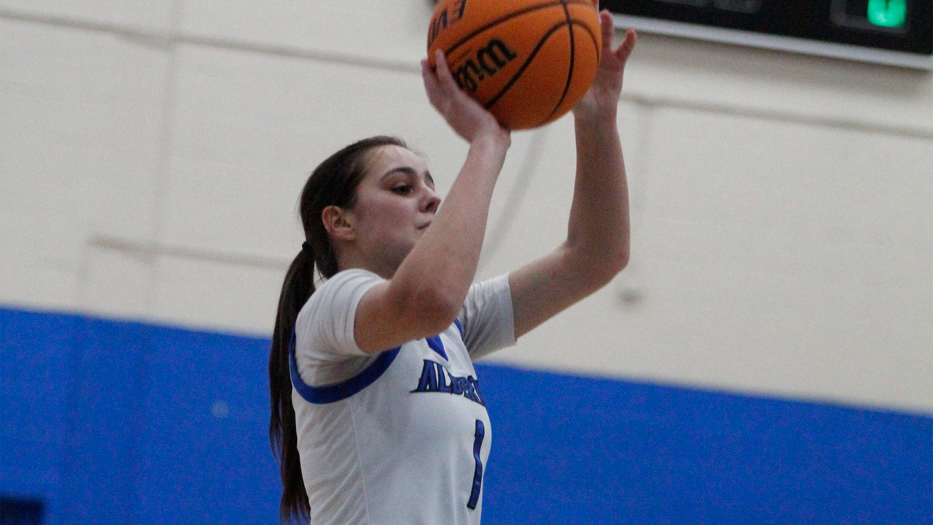 Women's Basketball Falls to Regis in Final Seconds