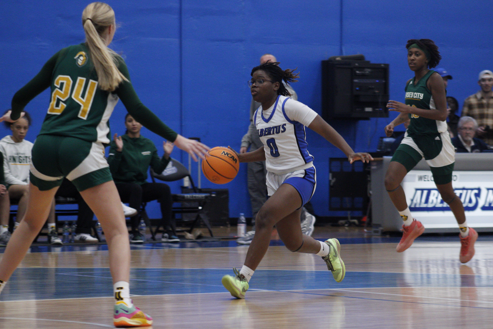Women's Basketball Lose In Anchorwomen Invitational Championship To RIC
