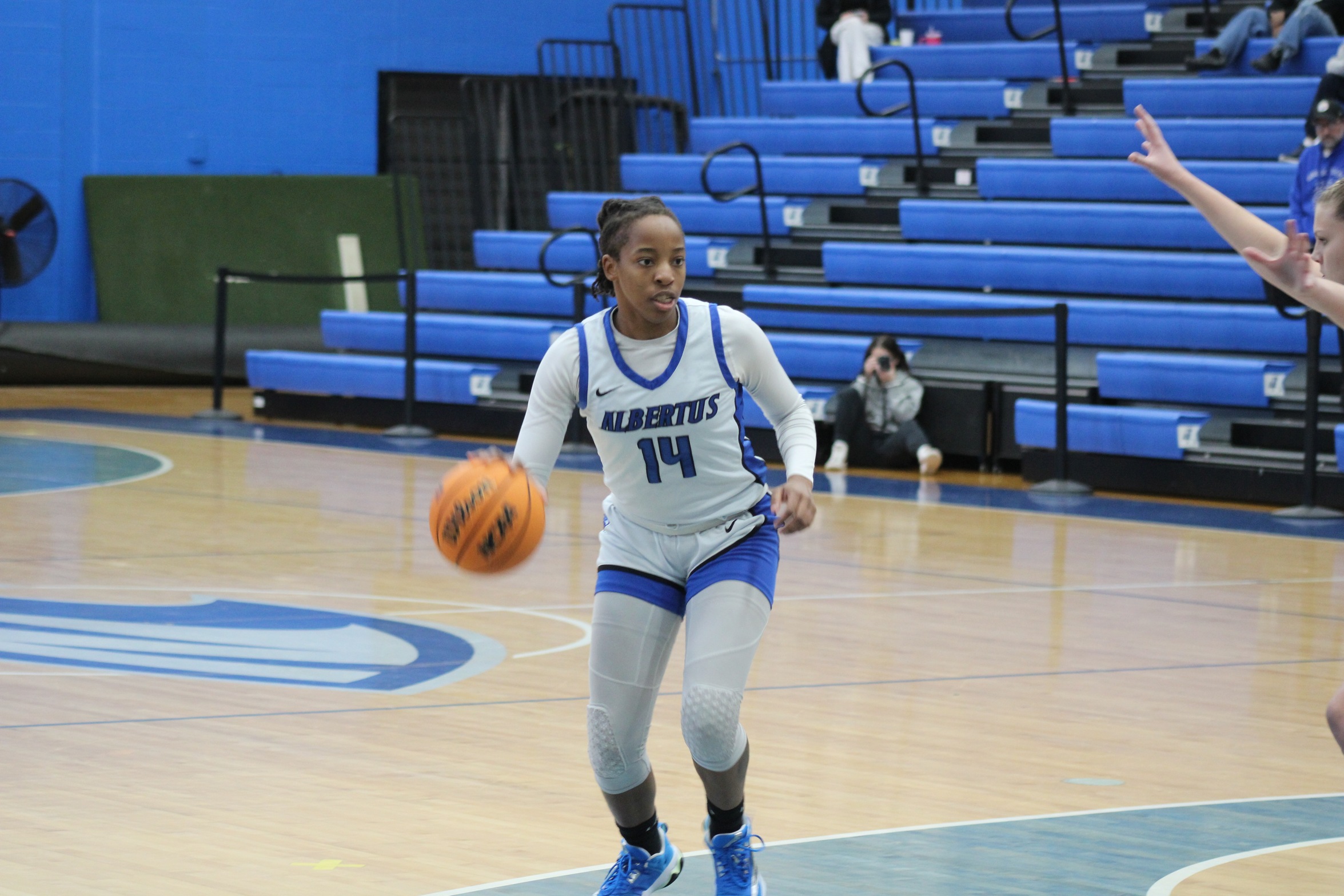 White, Murray-Leach Each Score 21 In Women's Basketball Loss To JWU