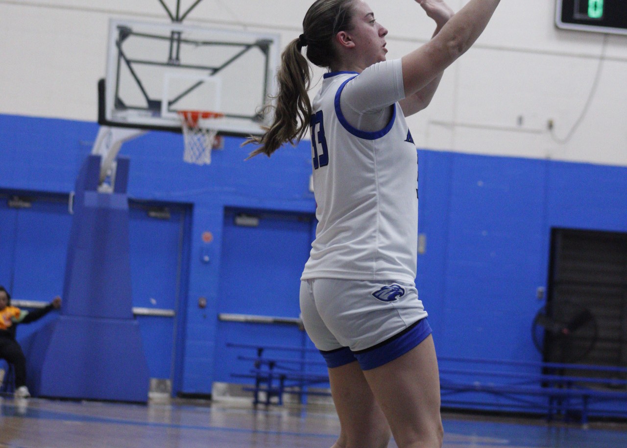 Women's Basketball Drops Game To Cal Luthern; Velez Scores 25