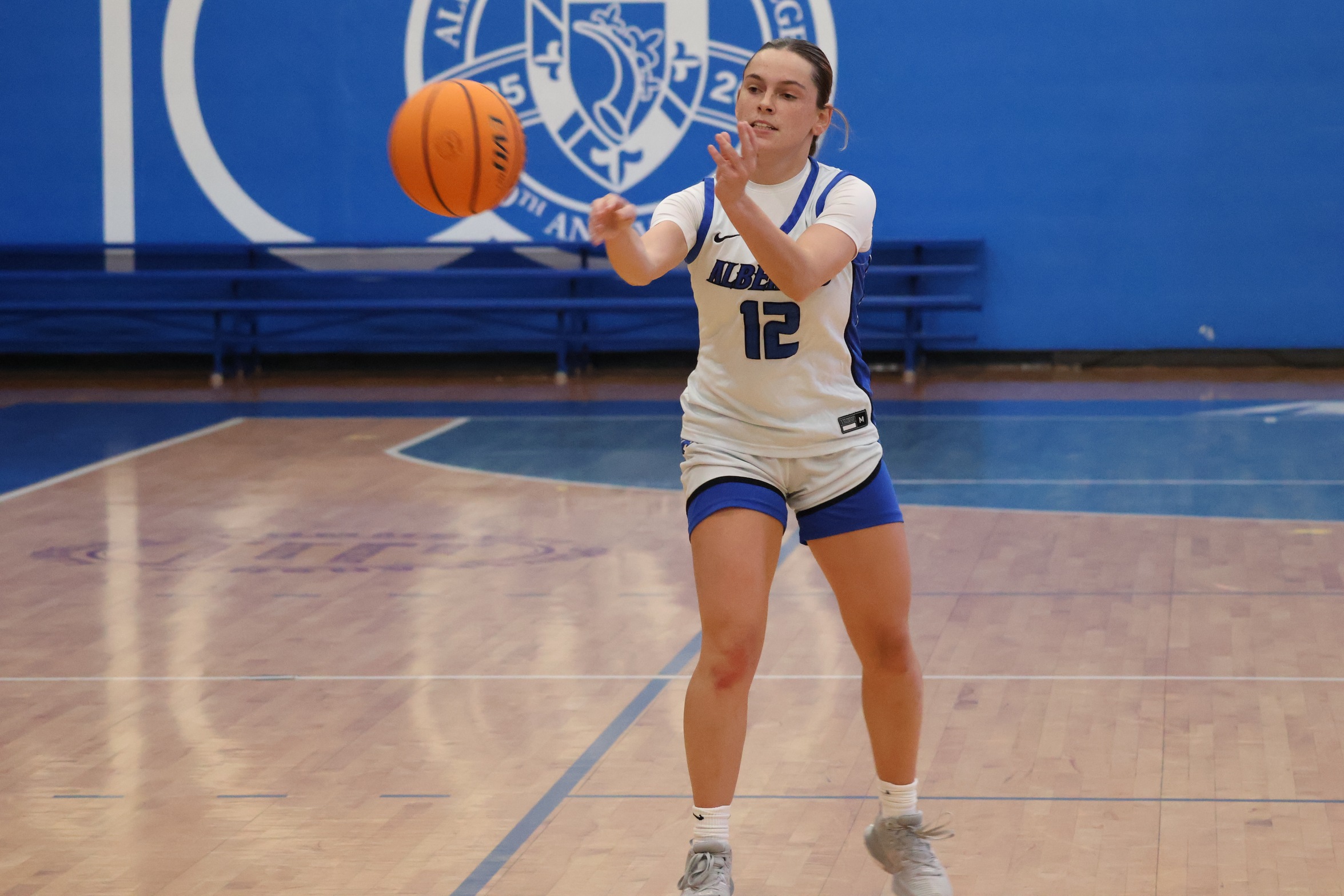 Women's Basketball Drops To No. 15 Amherst