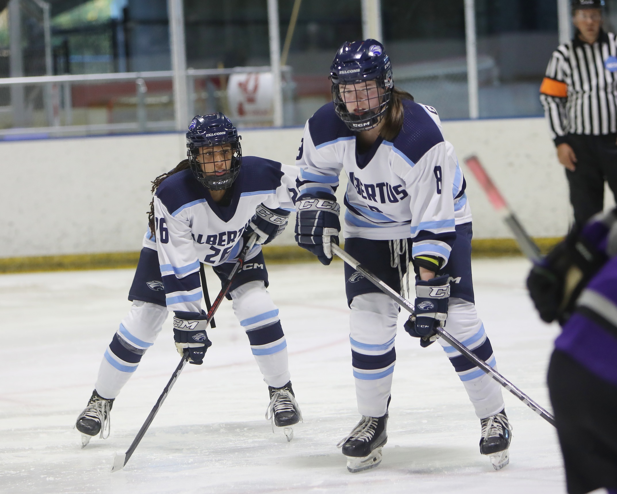 Women's Ice Hockey Ties Game Early, But Lose NEHC Game To Salve Regina